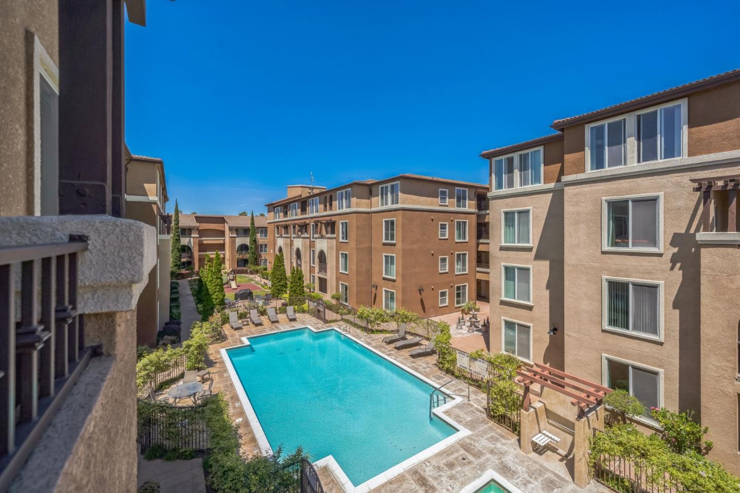 Detail Gallery Image 4 of 30 For 801 S Winchester Blvd #2305,  San Jose,  CA 95128 - 3 Beds | 2 Baths
