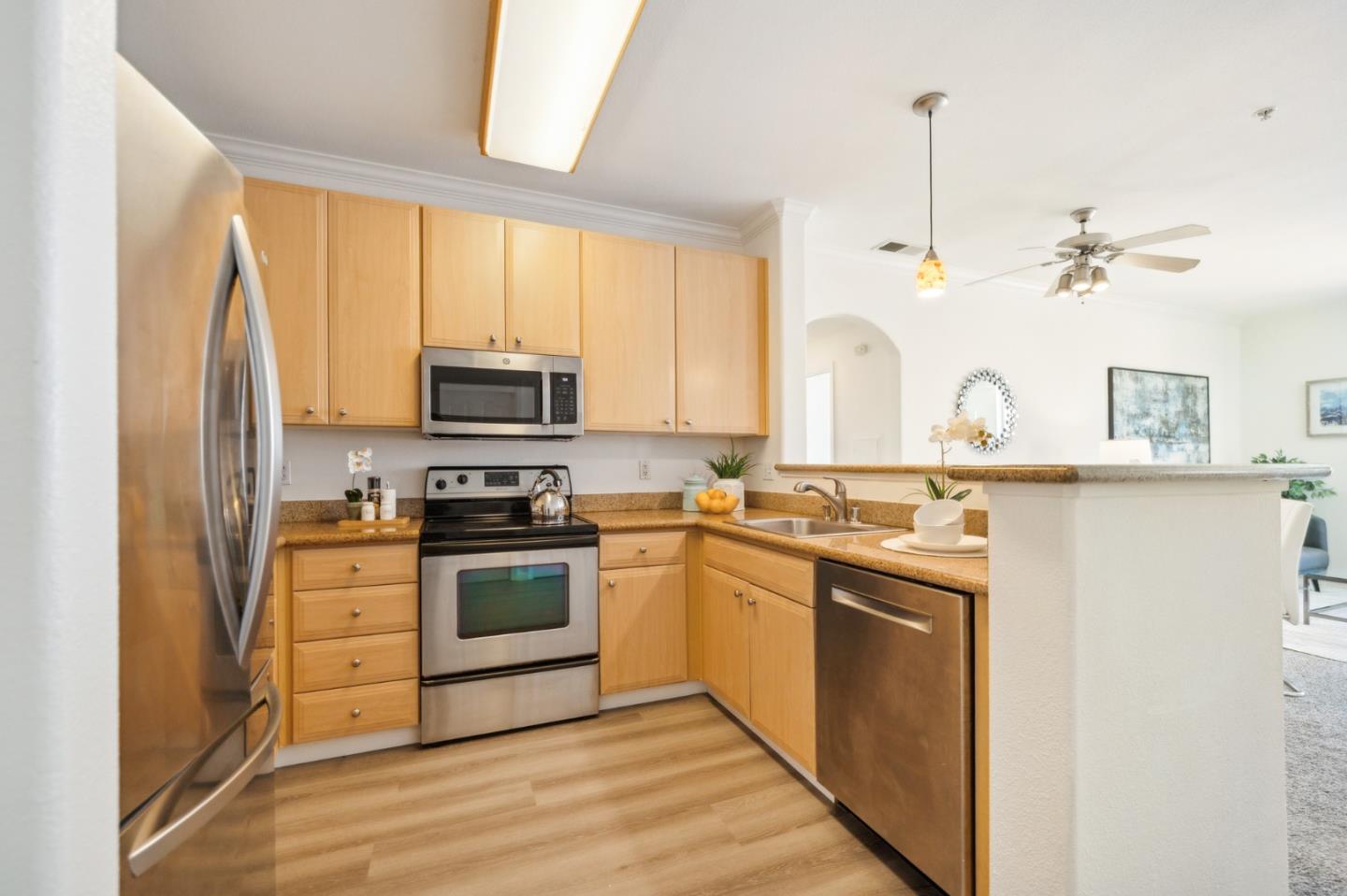 Detail Gallery Image 7 of 30 For 801 S Winchester Blvd #2305,  San Jose,  CA 95128 - 3 Beds | 2 Baths