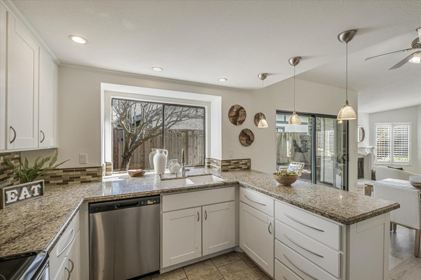 Detail Gallery Image 5 of 16 For 4160 Tanager Cmn, Fremont,  CA 94555 - 2 Beds | 2 Baths