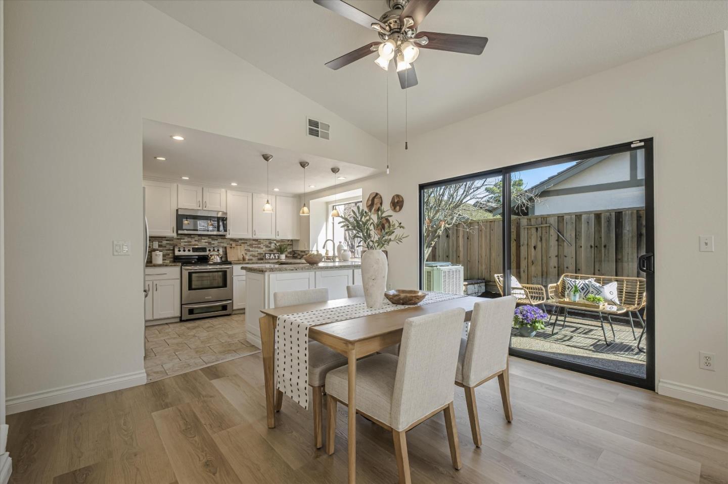 Detail Gallery Image 6 of 16 For 4160 Tanager Cmn, Fremont,  CA 94555 - 2 Beds | 2 Baths