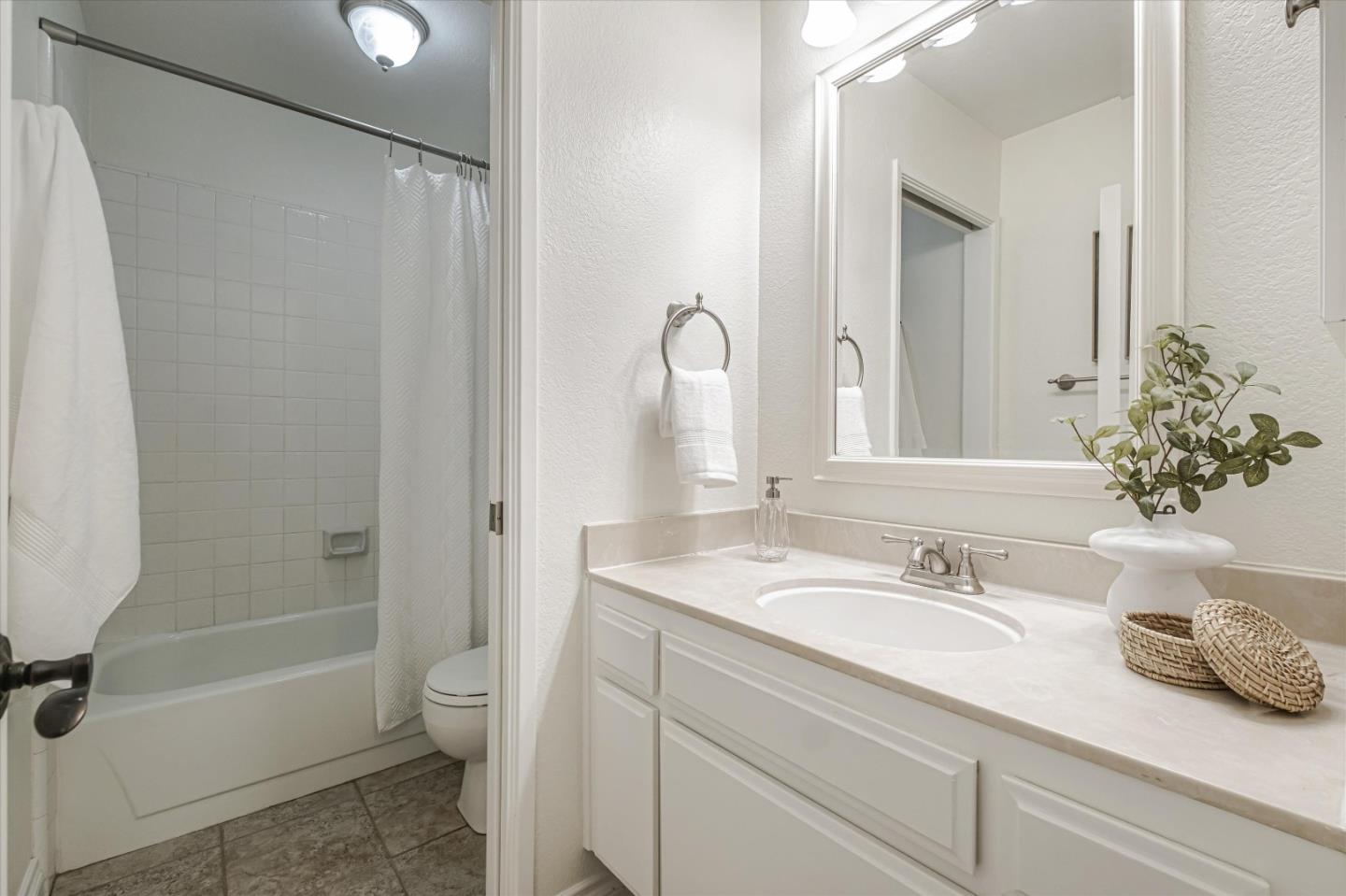 Detail Gallery Image 9 of 16 For 4160 Tanager Cmn, Fremont,  CA 94555 - 2 Beds | 2 Baths