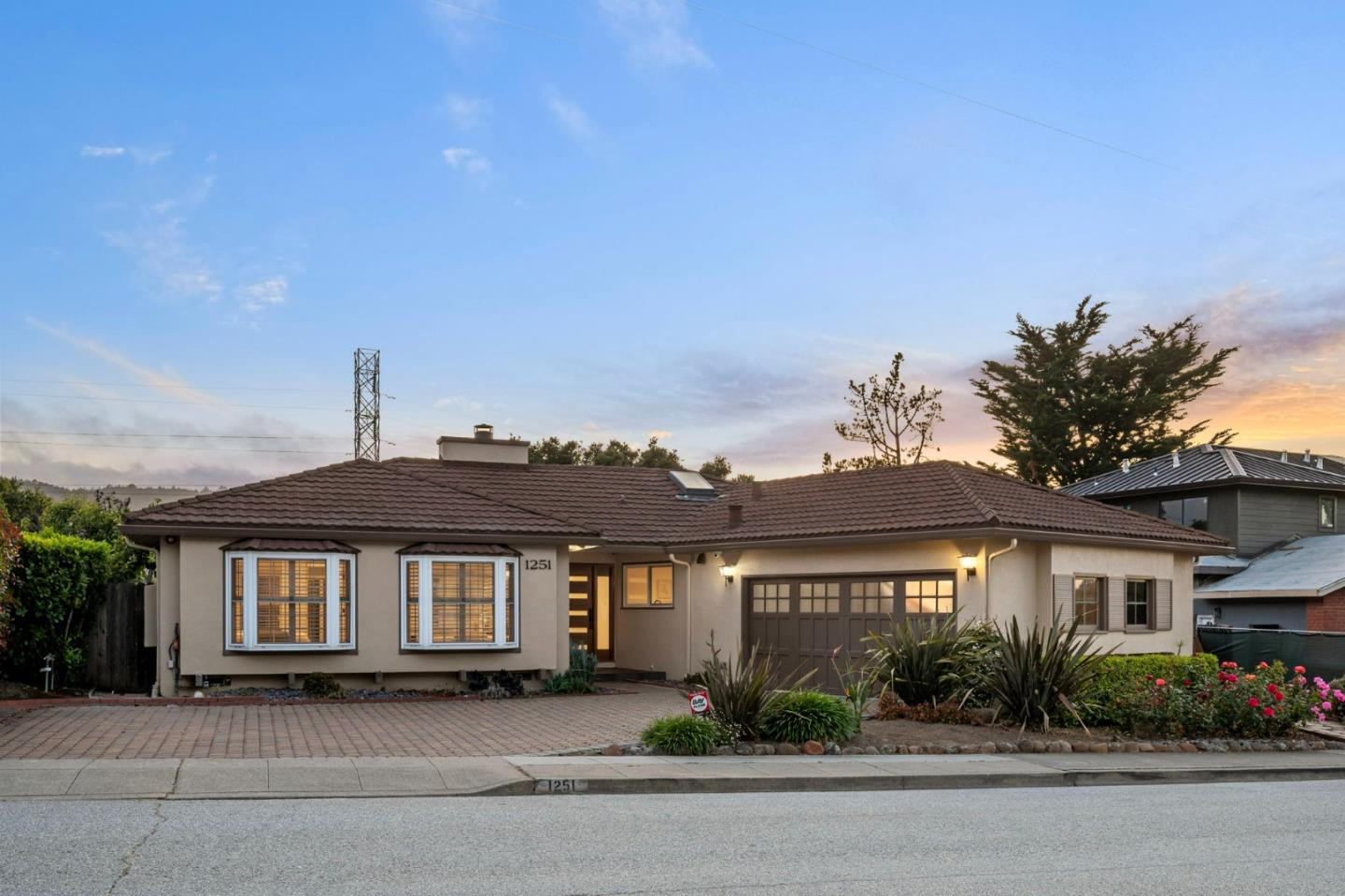 Detail Gallery Image 3 of 96 For 1251 Laurel Hill Dr, San Mateo,  CA 94402 - 4 Beds | 3 Baths