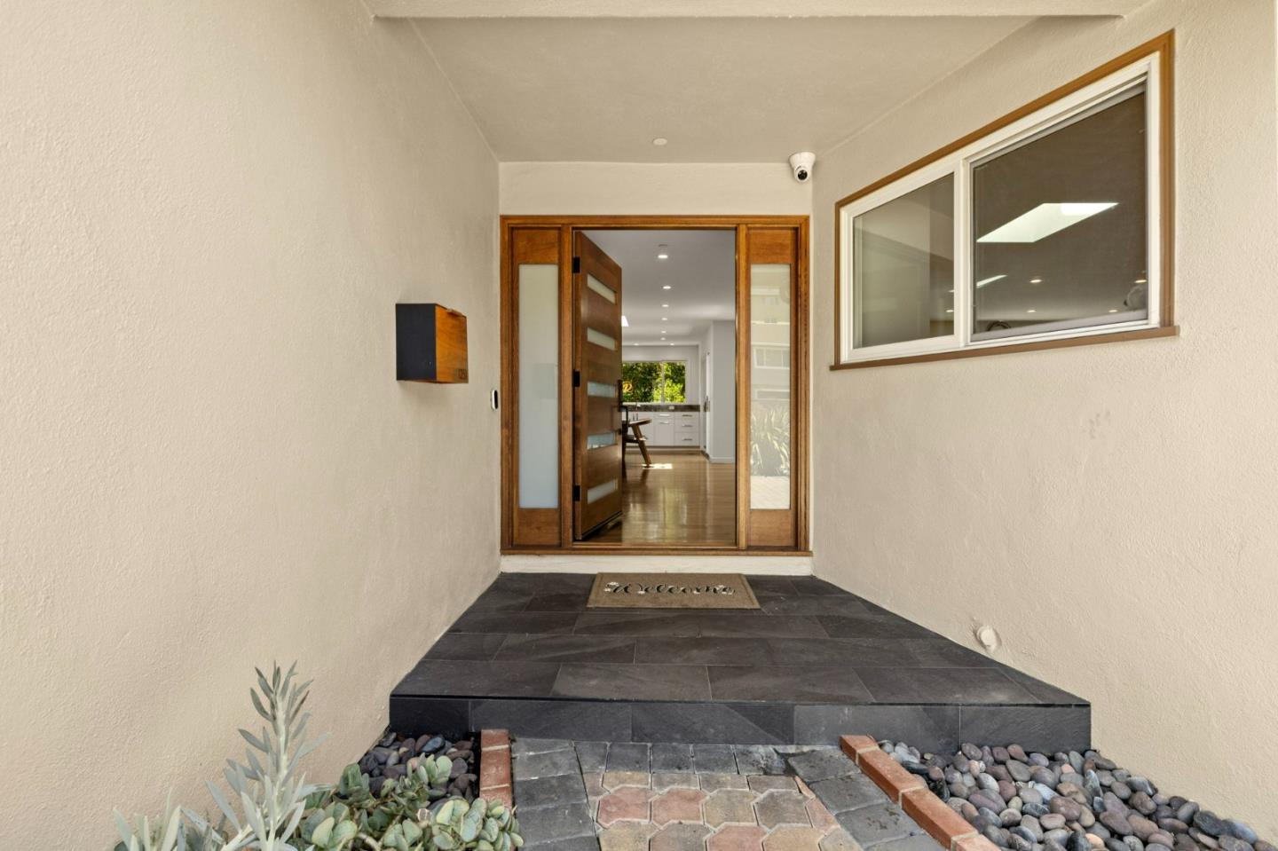 Detail Gallery Image 7 of 96 For 1251 Laurel Hill Dr, San Mateo,  CA 94402 - 4 Beds | 3 Baths