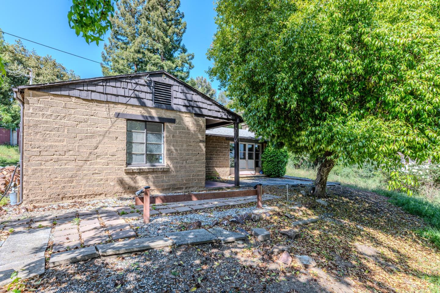 Detail Gallery Image 2 of 23 For 25561 University Ct, Hayward,  CA 94542 - 2 Beds | 1 Baths