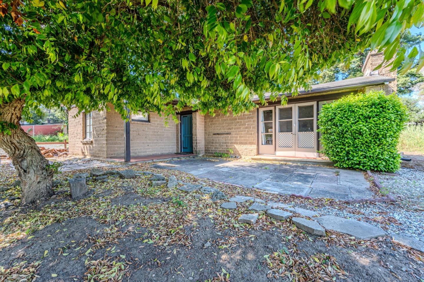Detail Gallery Image 3 of 23 For 25561 University Ct, Hayward,  CA 94542 - 2 Beds | 1 Baths