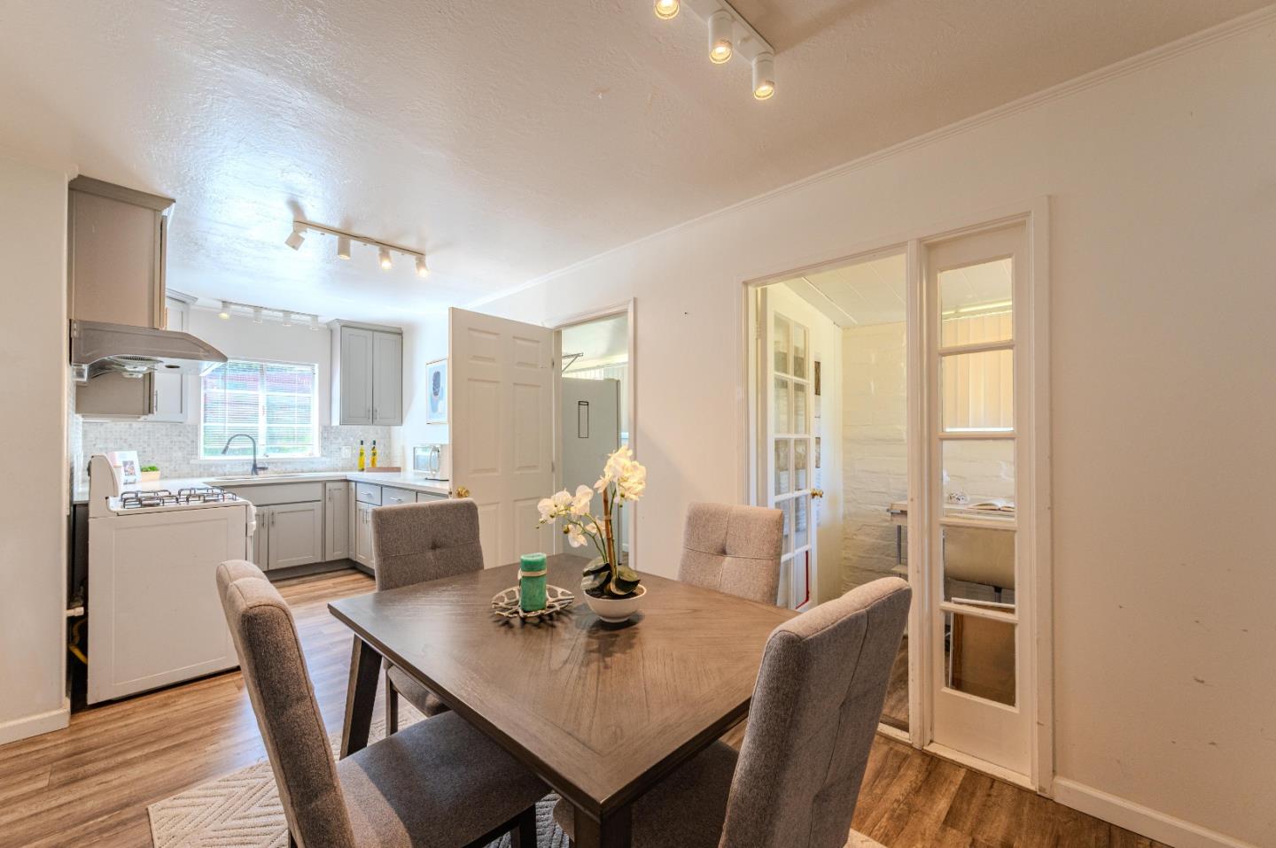 Detail Gallery Image 9 of 23 For 25561 University Ct, Hayward,  CA 94542 - 2 Beds | 1 Baths