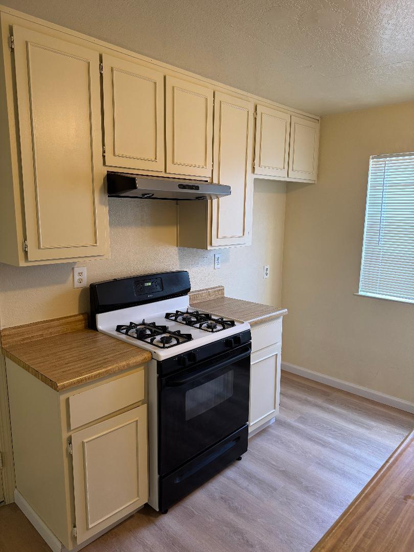 Detail Gallery Image 8 of 25 For 1545 Boyle Ct, Salinas,  CA 93906 - 3 Beds | 2 Baths
