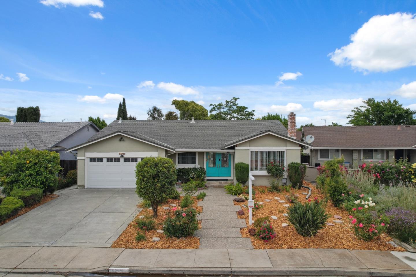 Detail Gallery Image 2 of 44 For 5501 Shadowcrest Way, San Jose,  CA 95123 - 4 Beds | 2 Baths