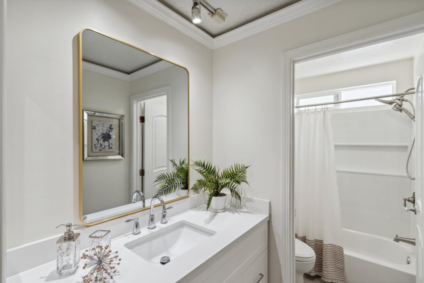 Detail Gallery Image 23 of 44 For 5501 Shadowcrest Way, San Jose,  CA 95123 - 4 Beds | 2 Baths