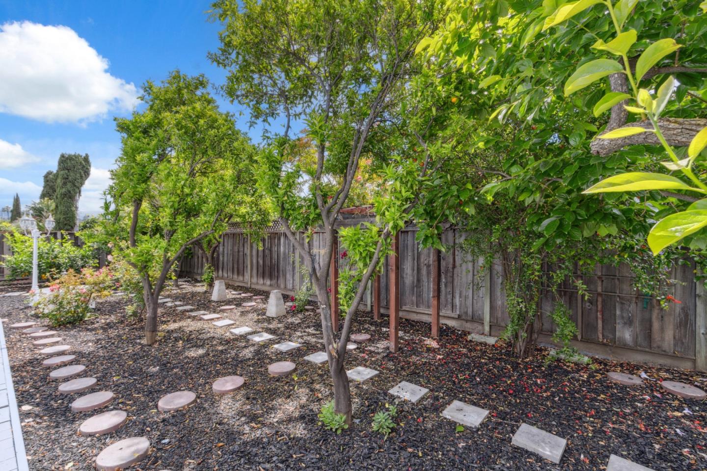 Detail Gallery Image 39 of 44 For 5501 Shadowcrest Way, San Jose,  CA 95123 - 4 Beds | 2 Baths