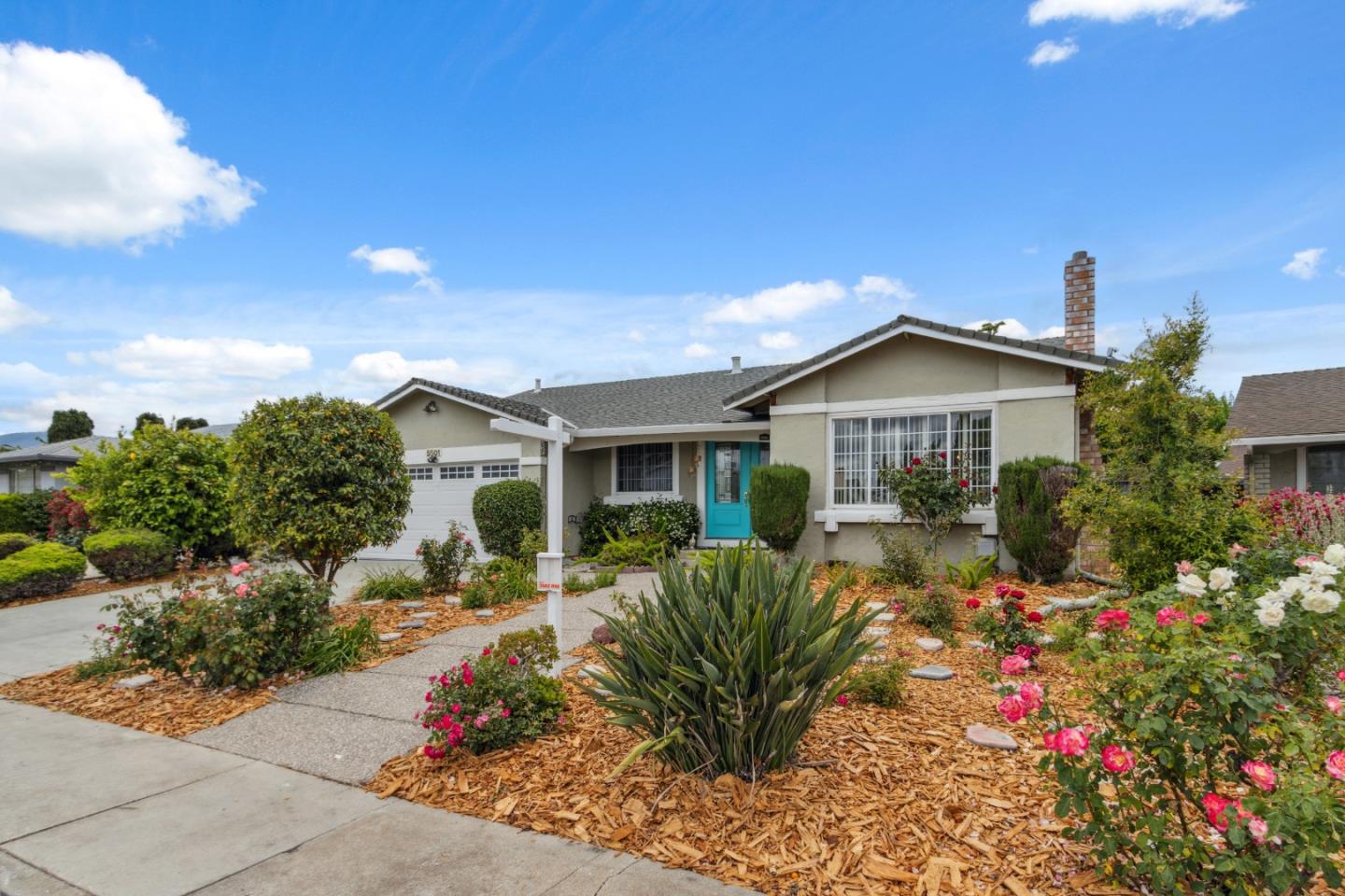 Detail Gallery Image 4 of 44 For 5501 Shadowcrest Way, San Jose,  CA 95123 - 4 Beds | 2 Baths