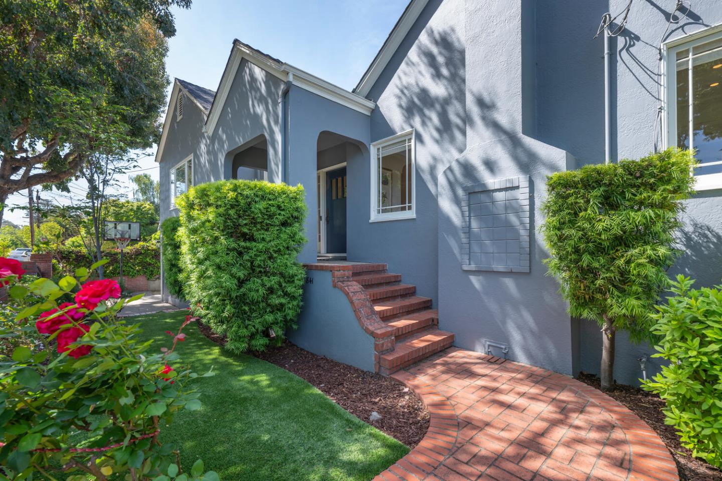 Detail Gallery Image 2 of 25 For 841 Fairfield Rd, Burlingame,  CA 94010 - 3 Beds | 2 Baths