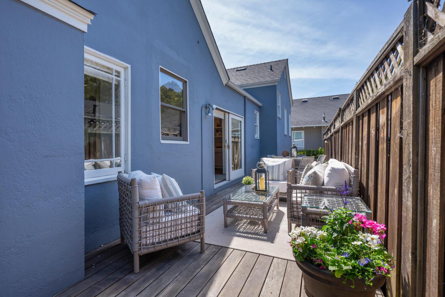 Detail Gallery Image 21 of 25 For 841 Fairfield Rd, Burlingame,  CA 94010 - 3 Beds | 2 Baths