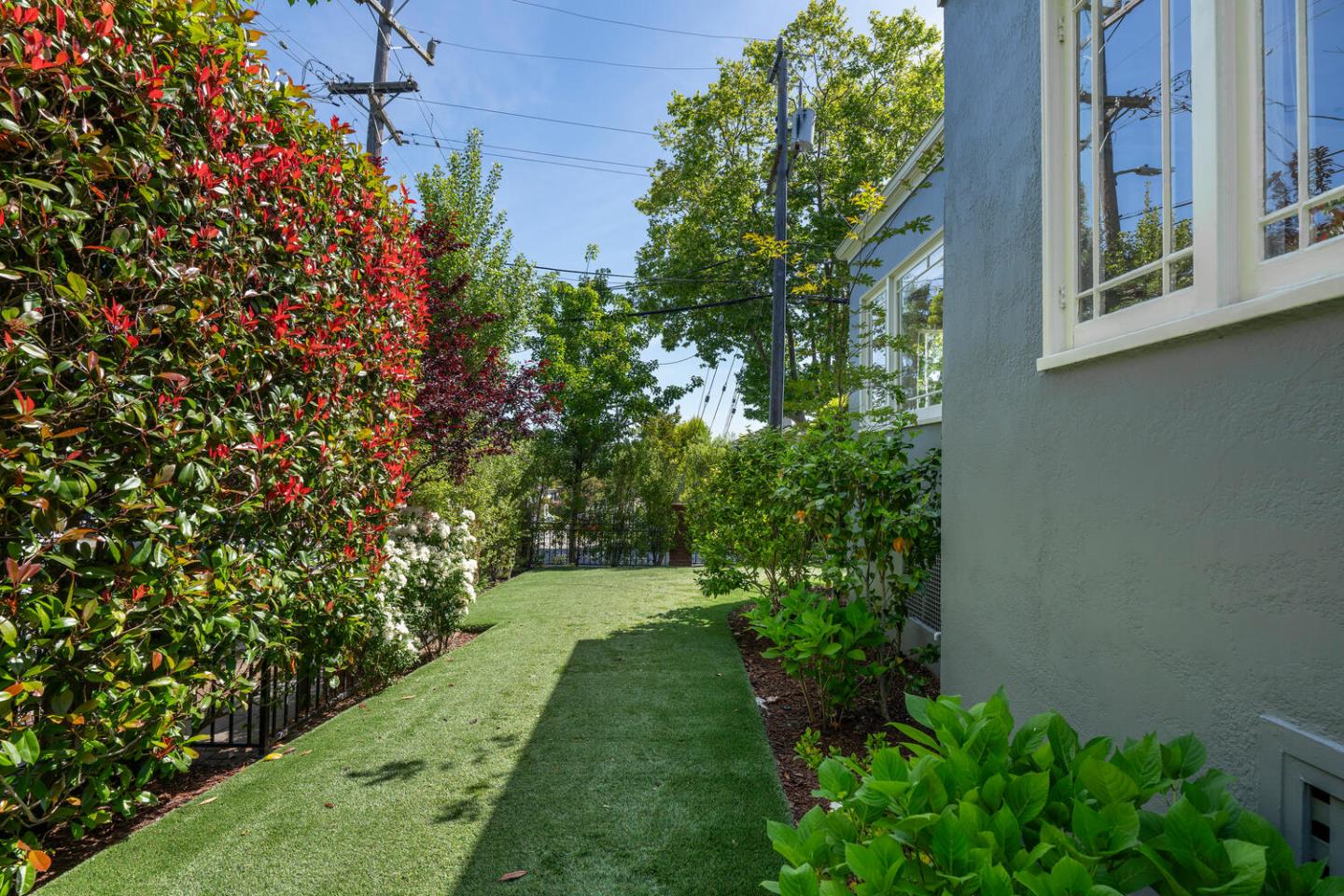 Detail Gallery Image 24 of 25 For 841 Fairfield Rd, Burlingame,  CA 94010 - 3 Beds | 2 Baths