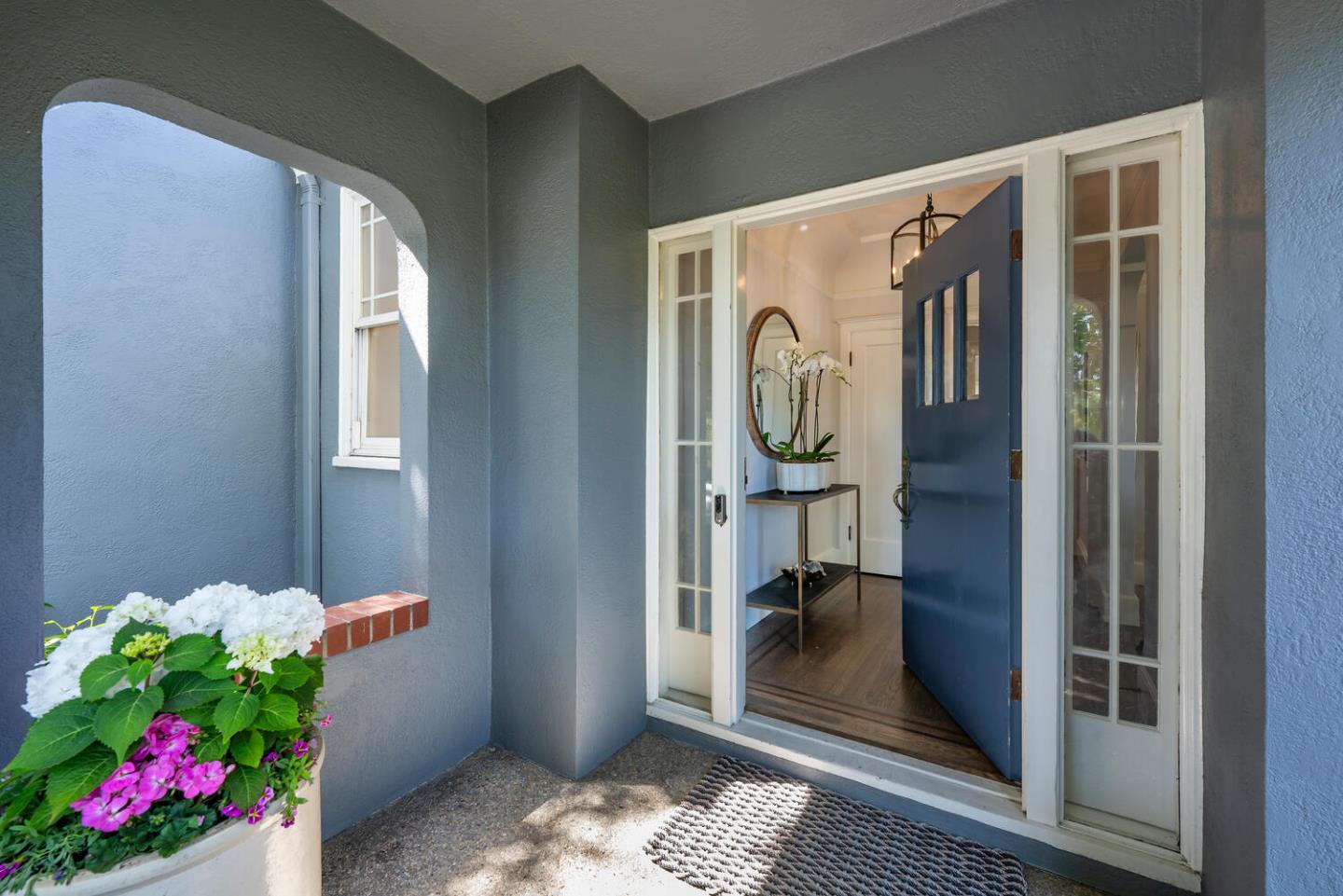 Detail Gallery Image 3 of 25 For 841 Fairfield Rd, Burlingame,  CA 94010 - 3 Beds | 2 Baths