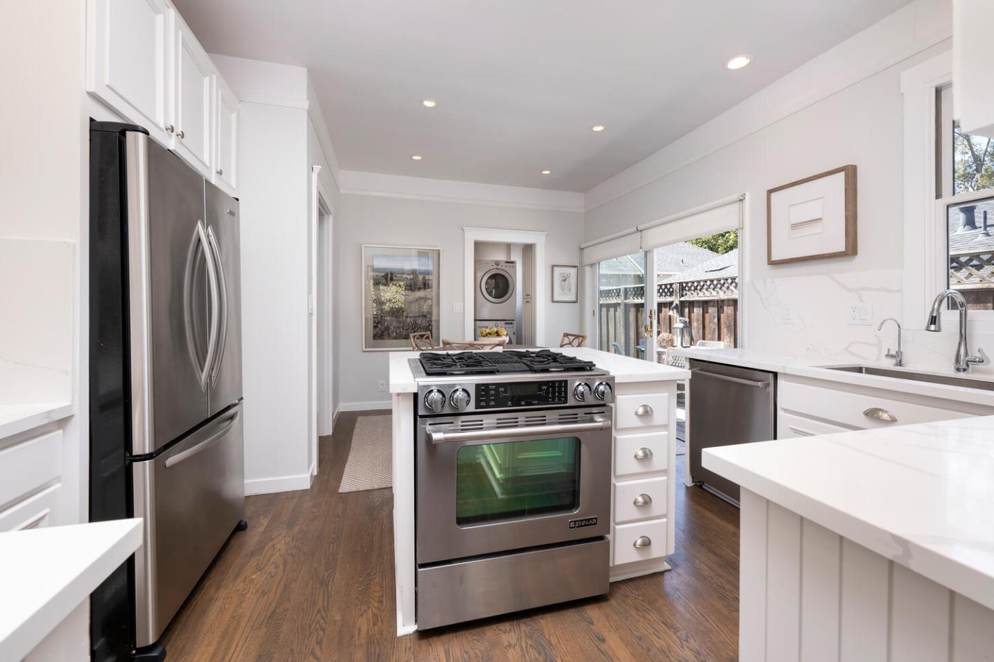 Detail Gallery Image 8 of 25 For 841 Fairfield Rd, Burlingame,  CA 94010 - 3 Beds | 2 Baths