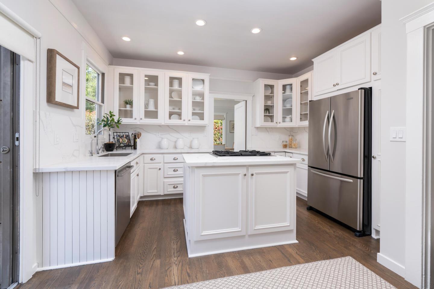 Detail Gallery Image 9 of 25 For 841 Fairfield Rd, Burlingame,  CA 94010 - 3 Beds | 2 Baths