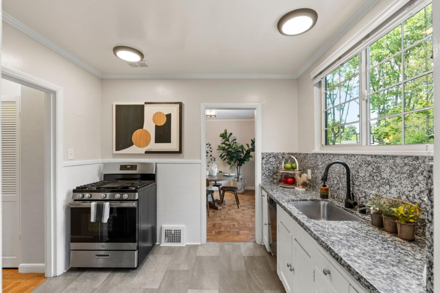 Detail Gallery Image 11 of 33 For 796 Willborough, Burlingame,  CA 94010 - 2 Beds | 1/1 Baths