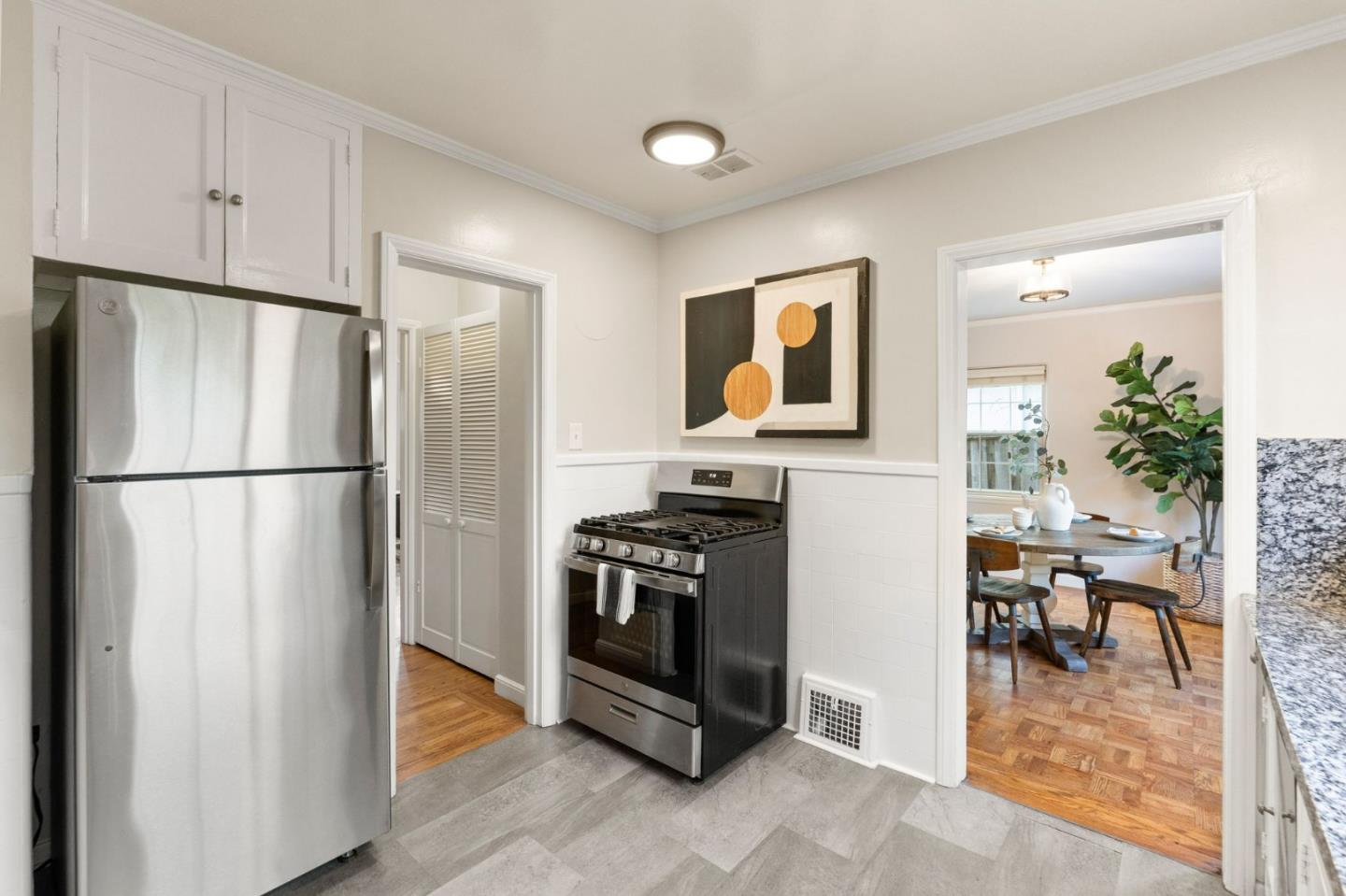 Detail Gallery Image 12 of 33 For 796 Willborough, Burlingame,  CA 94010 - 2 Beds | 1/1 Baths