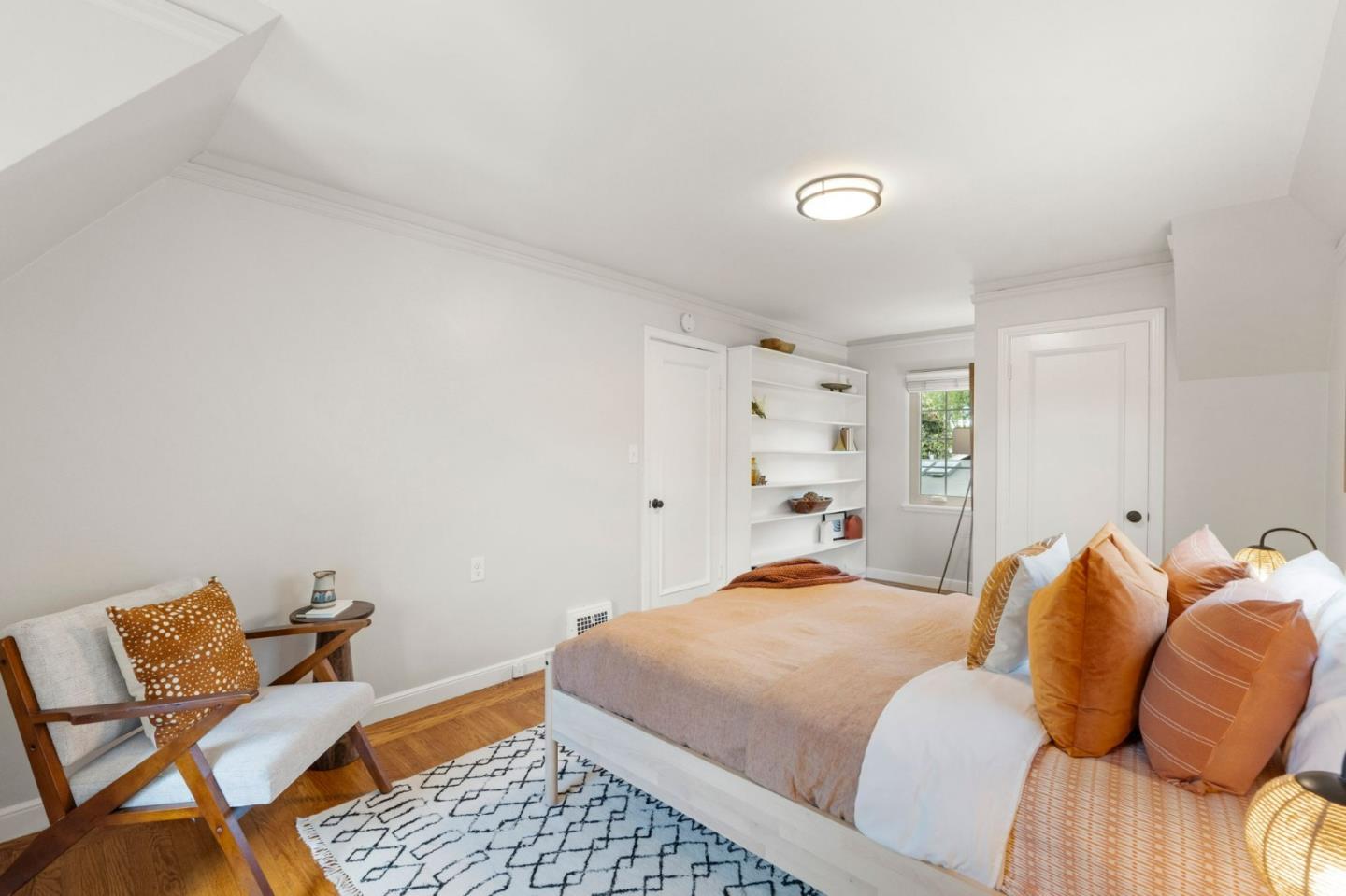 Detail Gallery Image 14 of 33 For 796 Willborough, Burlingame,  CA 94010 - 2 Beds | 1/1 Baths