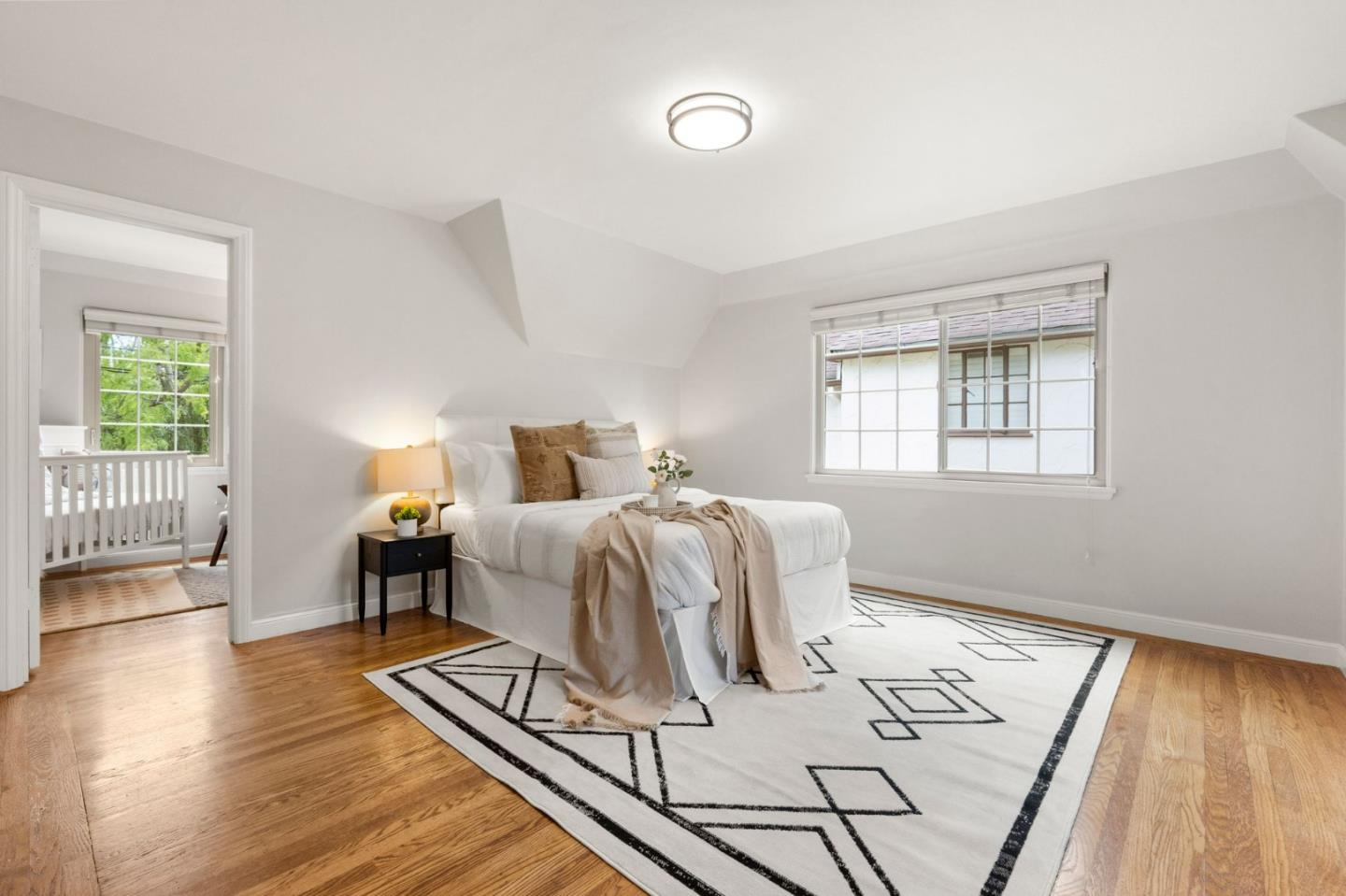 Detail Gallery Image 16 of 33 For 796 Willborough, Burlingame,  CA 94010 - 2 Beds | 1/1 Baths