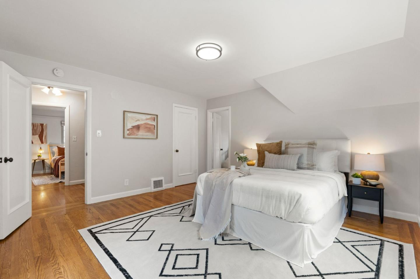 Detail Gallery Image 17 of 33 For 796 Willborough, Burlingame,  CA 94010 - 2 Beds | 1/1 Baths