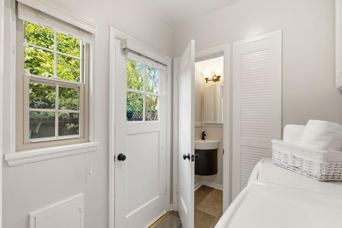 Detail Gallery Image 27 of 33 For 796 Willborough, Burlingame,  CA 94010 - 2 Beds | 1/1 Baths
