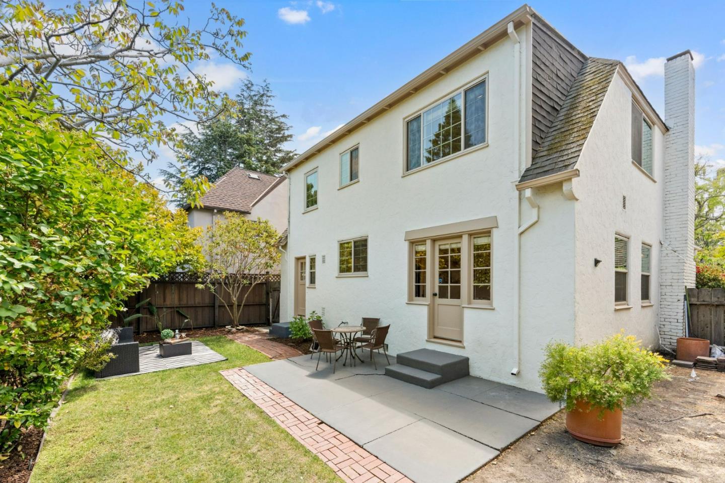 Detail Gallery Image 29 of 33 For 796 Willborough, Burlingame,  CA 94010 - 2 Beds | 1/1 Baths