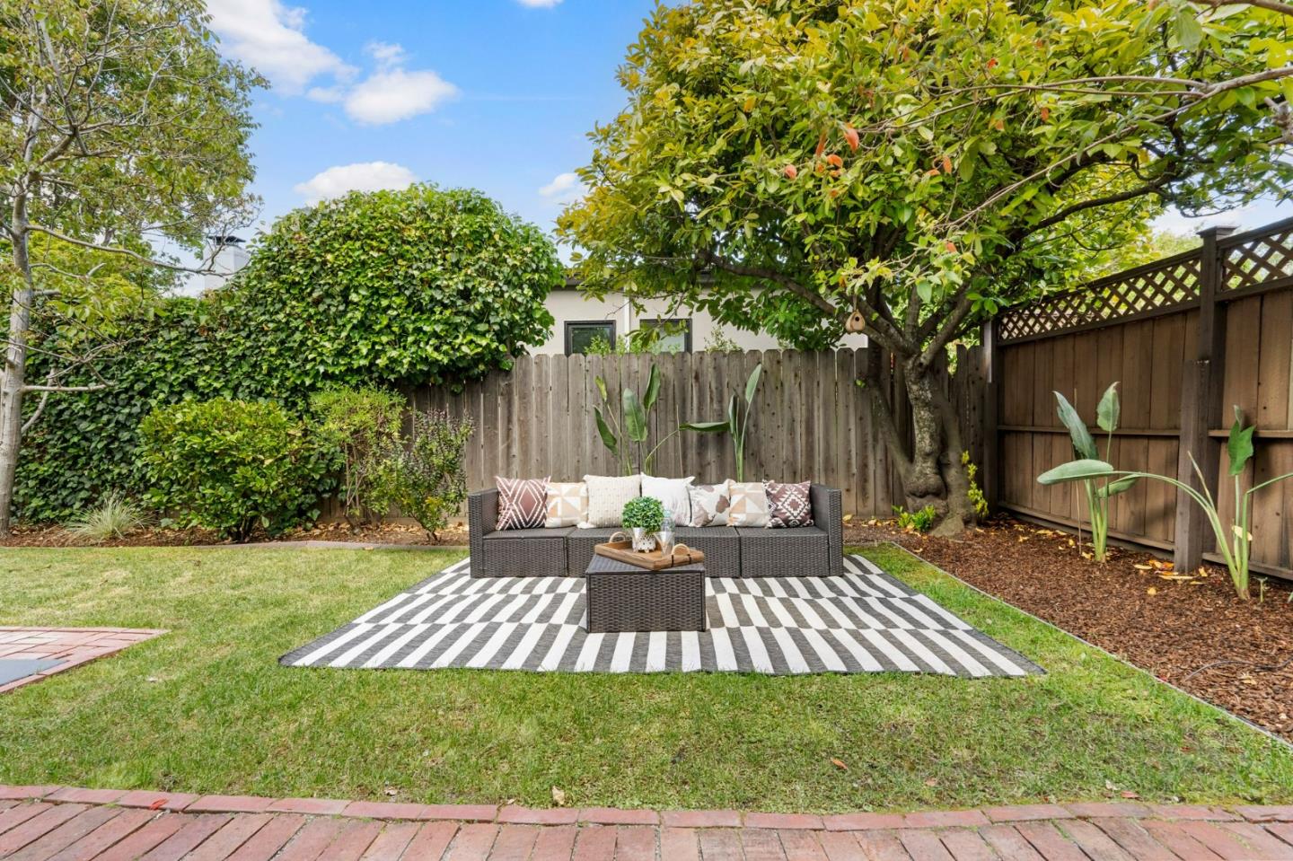 Detail Gallery Image 30 of 33 For 796 Willborough, Burlingame,  CA 94010 - 2 Beds | 1/1 Baths