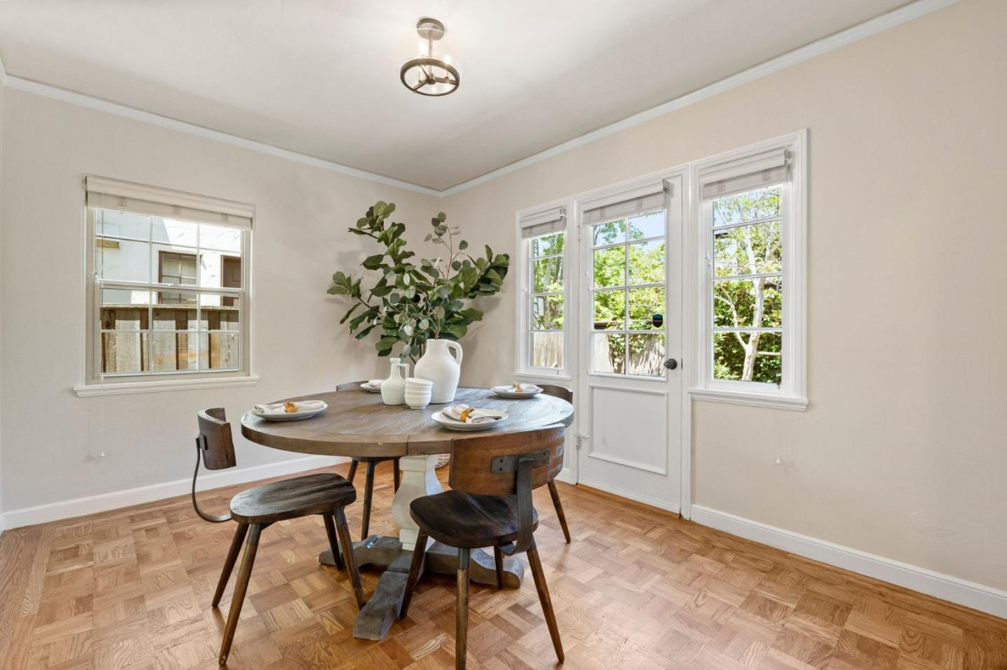 Detail Gallery Image 7 of 33 For 796 Willborough, Burlingame,  CA 94010 - 2 Beds | 1/1 Baths