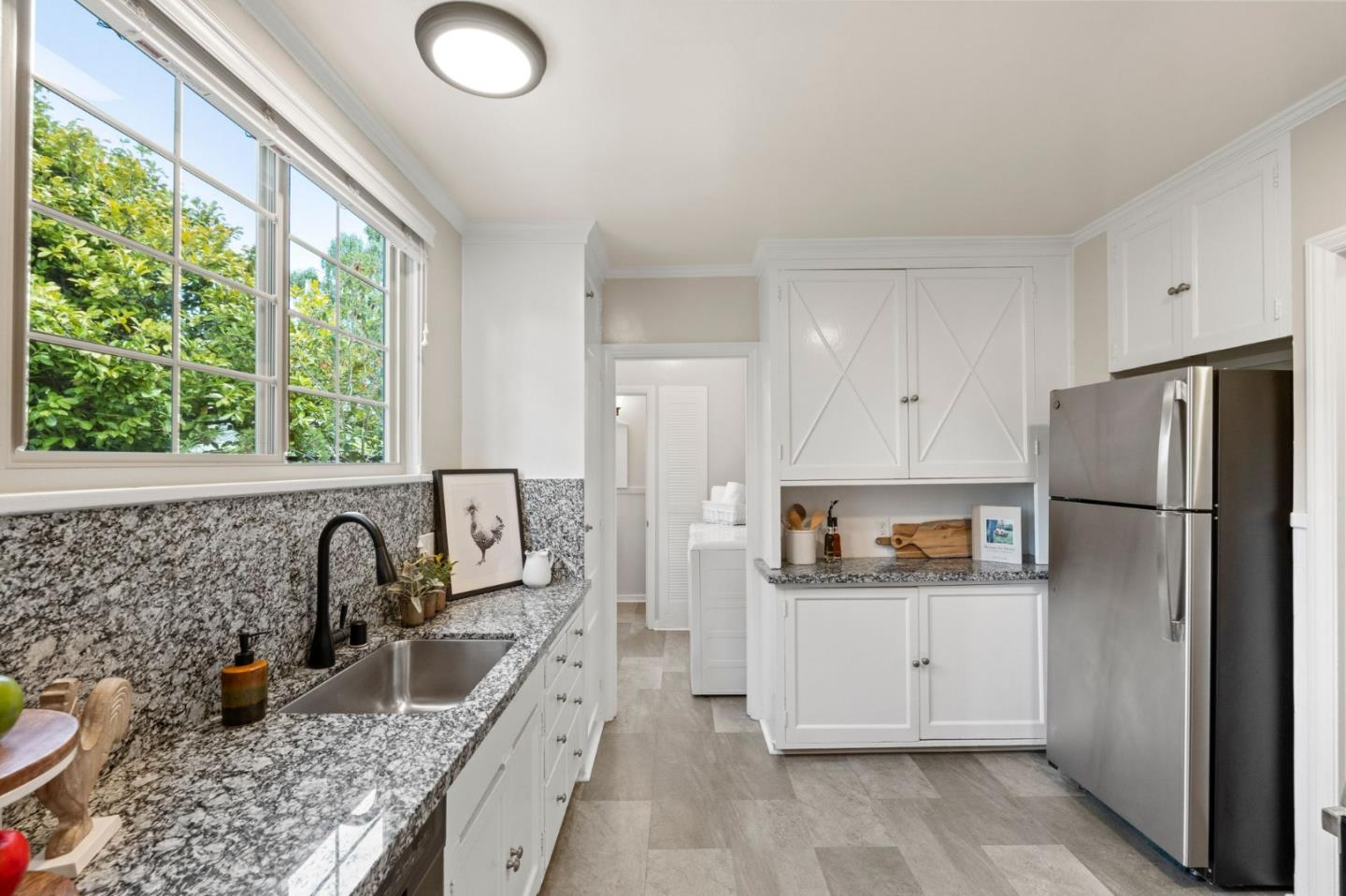 Detail Gallery Image 8 of 33 For 796 Willborough, Burlingame,  CA 94010 - 2 Beds | 1/1 Baths