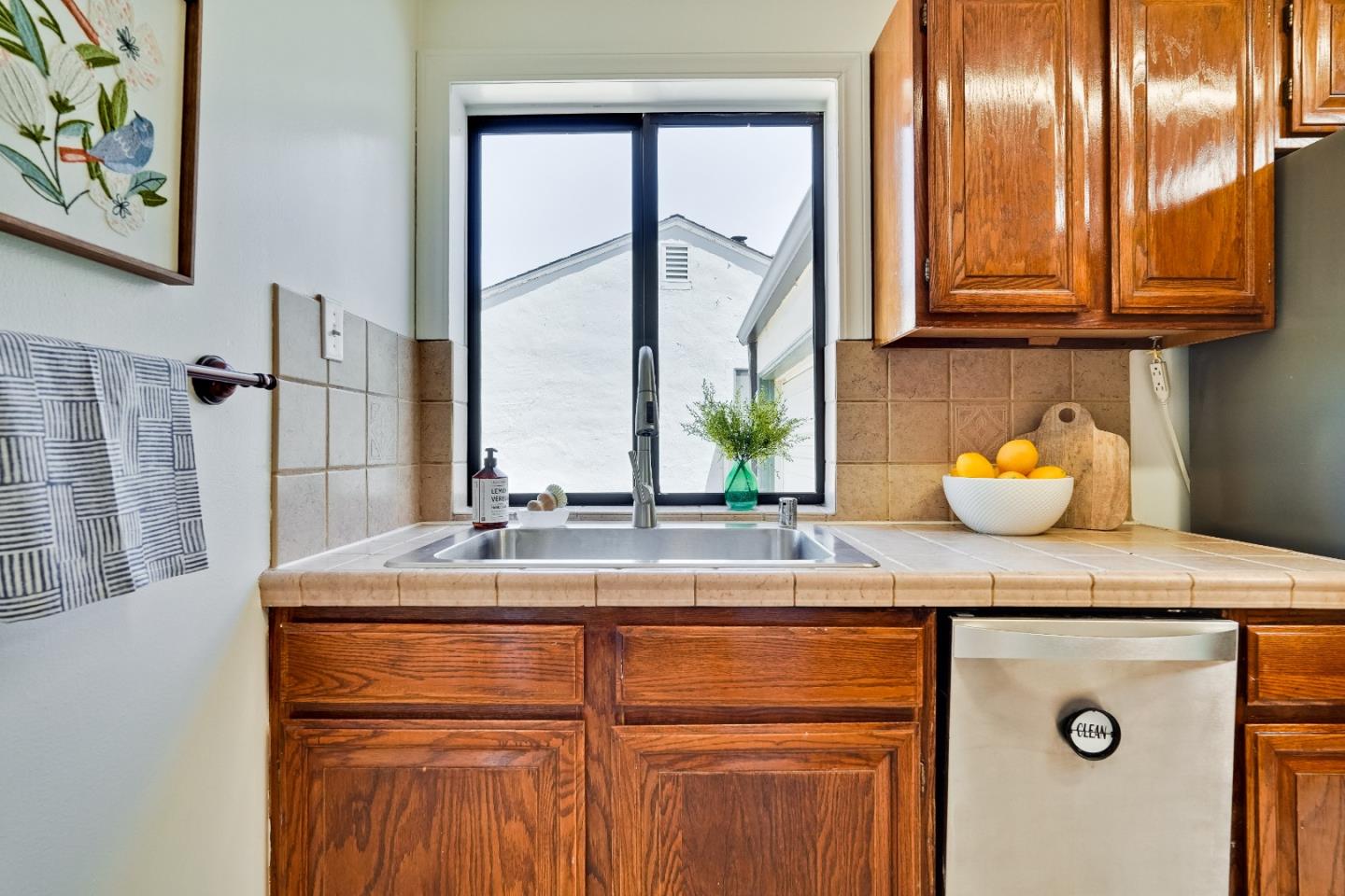 Detail Gallery Image 10 of 27 For 243 Rockwood Dr, South San Francisco,  CA 94080 - 3 Beds | 1 Baths