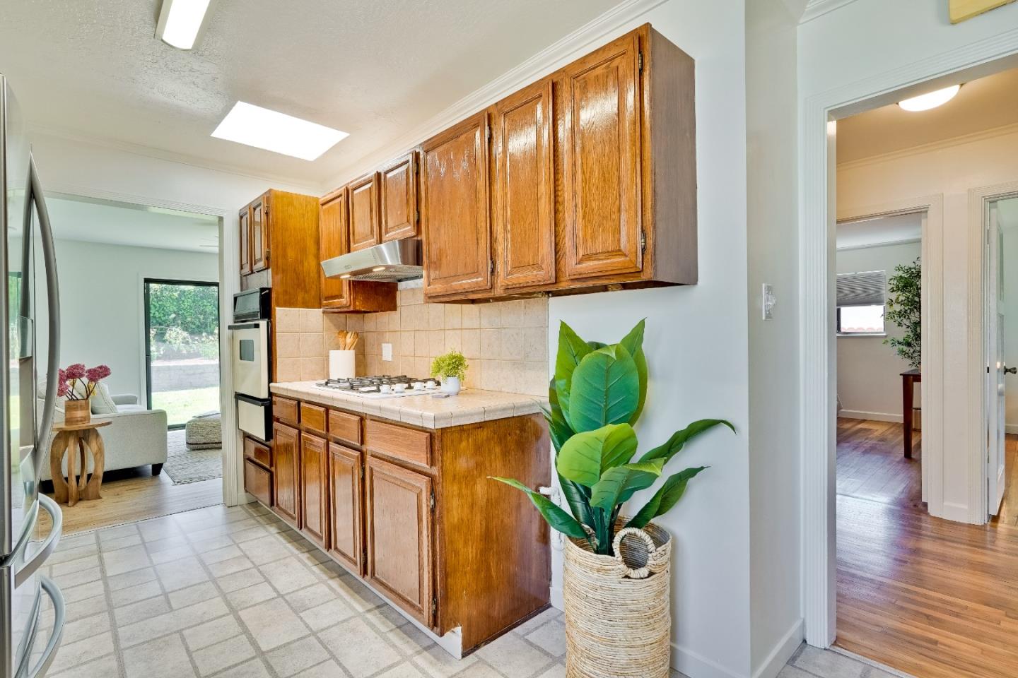 Detail Gallery Image 11 of 27 For 243 Rockwood Dr, South San Francisco,  CA 94080 - 3 Beds | 1 Baths