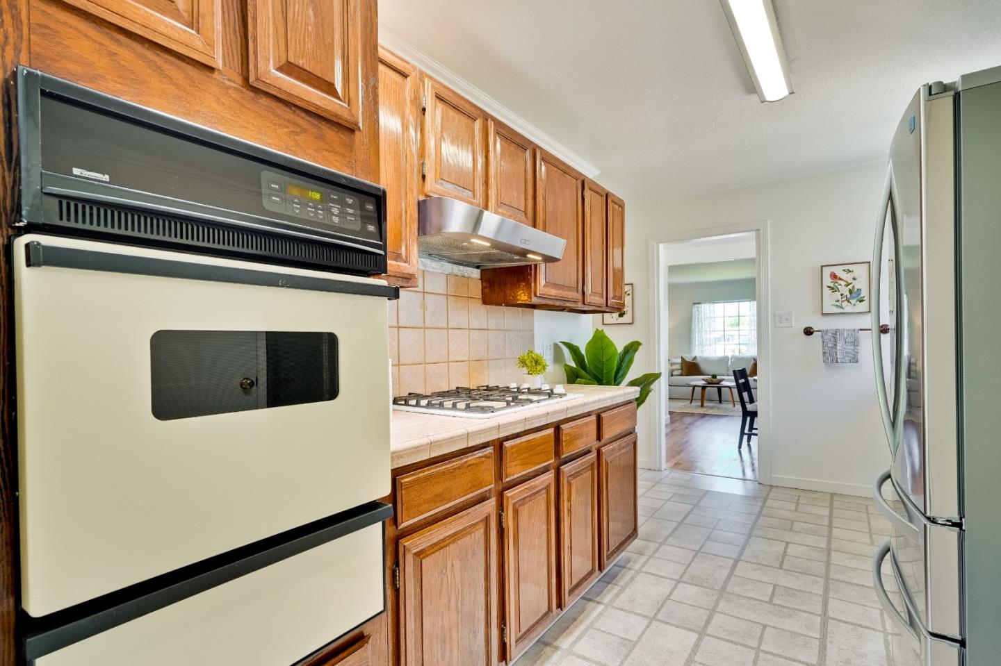 Detail Gallery Image 12 of 27 For 243 Rockwood Dr, South San Francisco,  CA 94080 - 3 Beds | 1 Baths