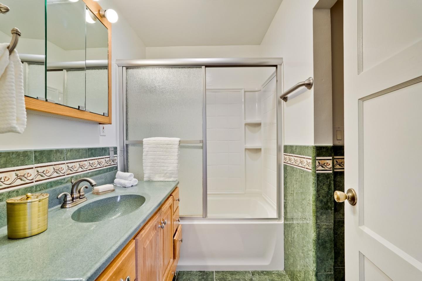 Detail Gallery Image 19 of 27 For 243 Rockwood Dr, South San Francisco,  CA 94080 - 3 Beds | 1 Baths