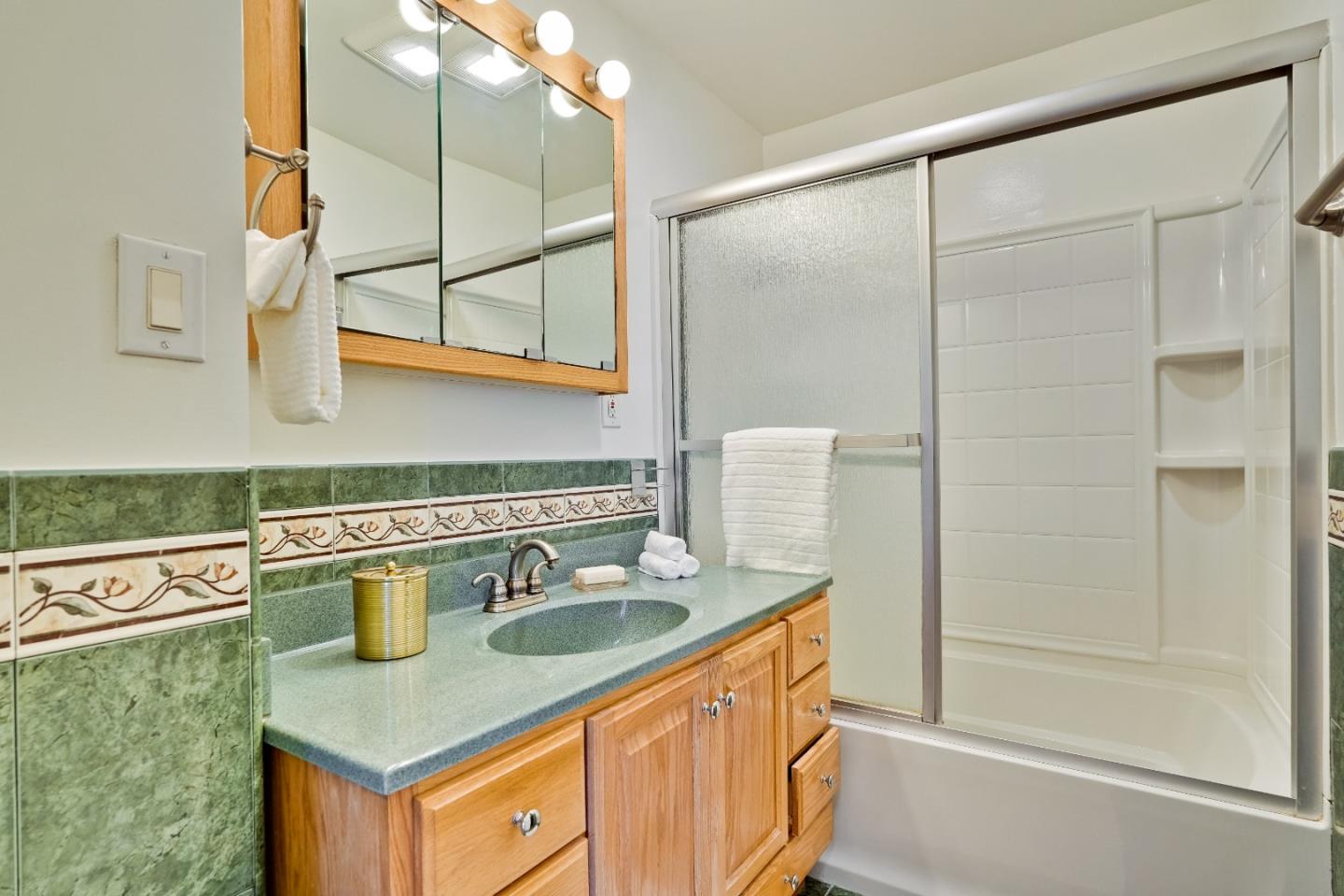 Detail Gallery Image 20 of 27 For 243 Rockwood Dr, South San Francisco,  CA 94080 - 3 Beds | 1 Baths