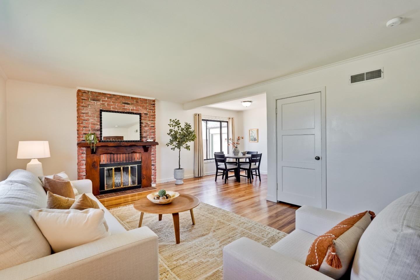 Detail Gallery Image 5 of 27 For 243 Rockwood Dr, South San Francisco,  CA 94080 - 3 Beds | 1 Baths
