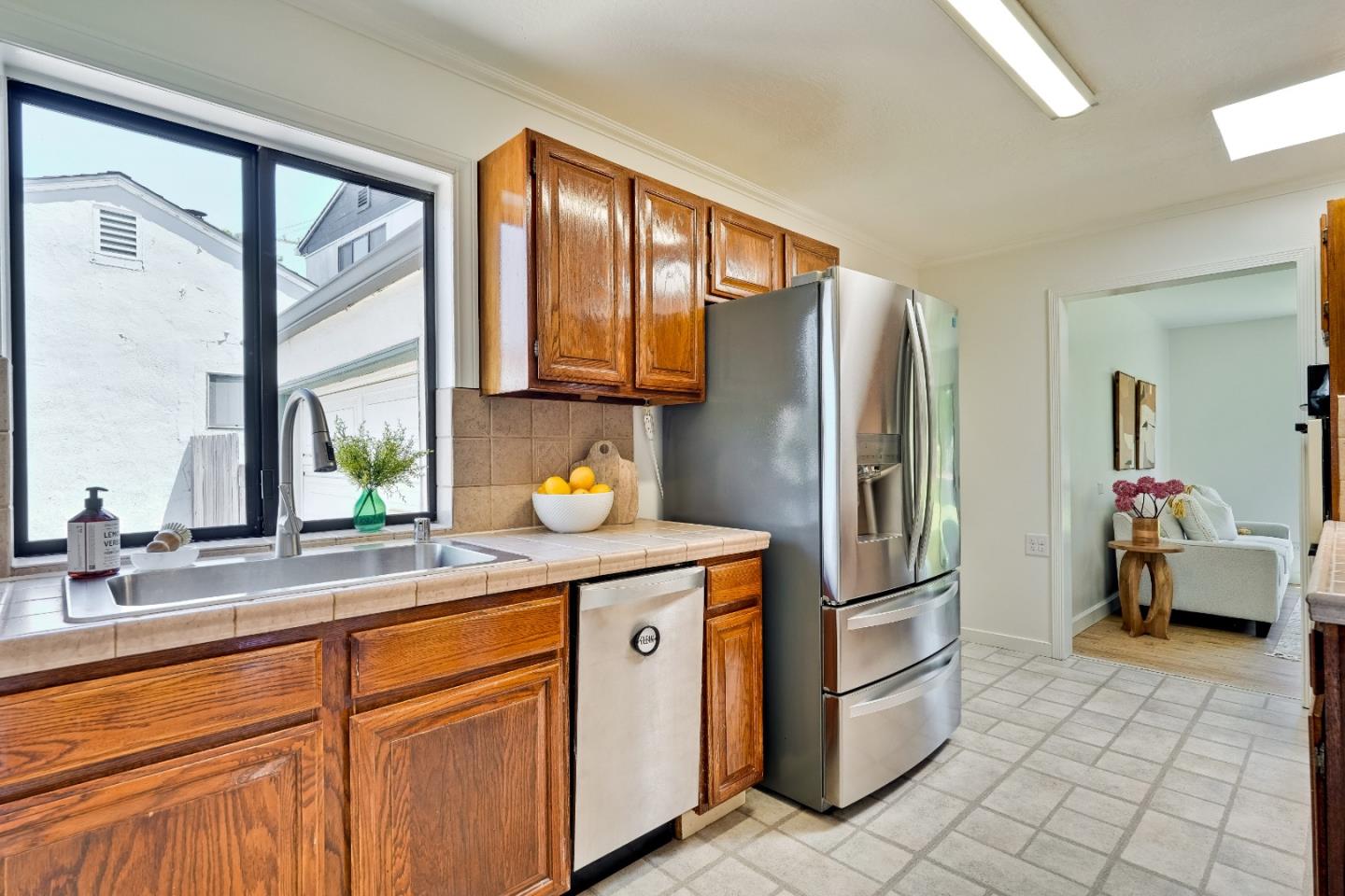 Detail Gallery Image 9 of 27 For 243 Rockwood Dr, South San Francisco,  CA 94080 - 3 Beds | 1 Baths