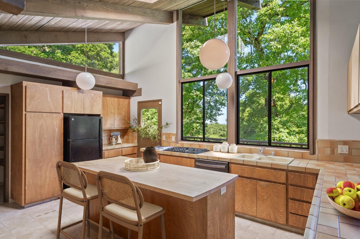 Detail Gallery Image 9 of 21 For 40 Deer Path Dr, Portola Valley,  CA 94028 - 3 Beds | 3 Baths