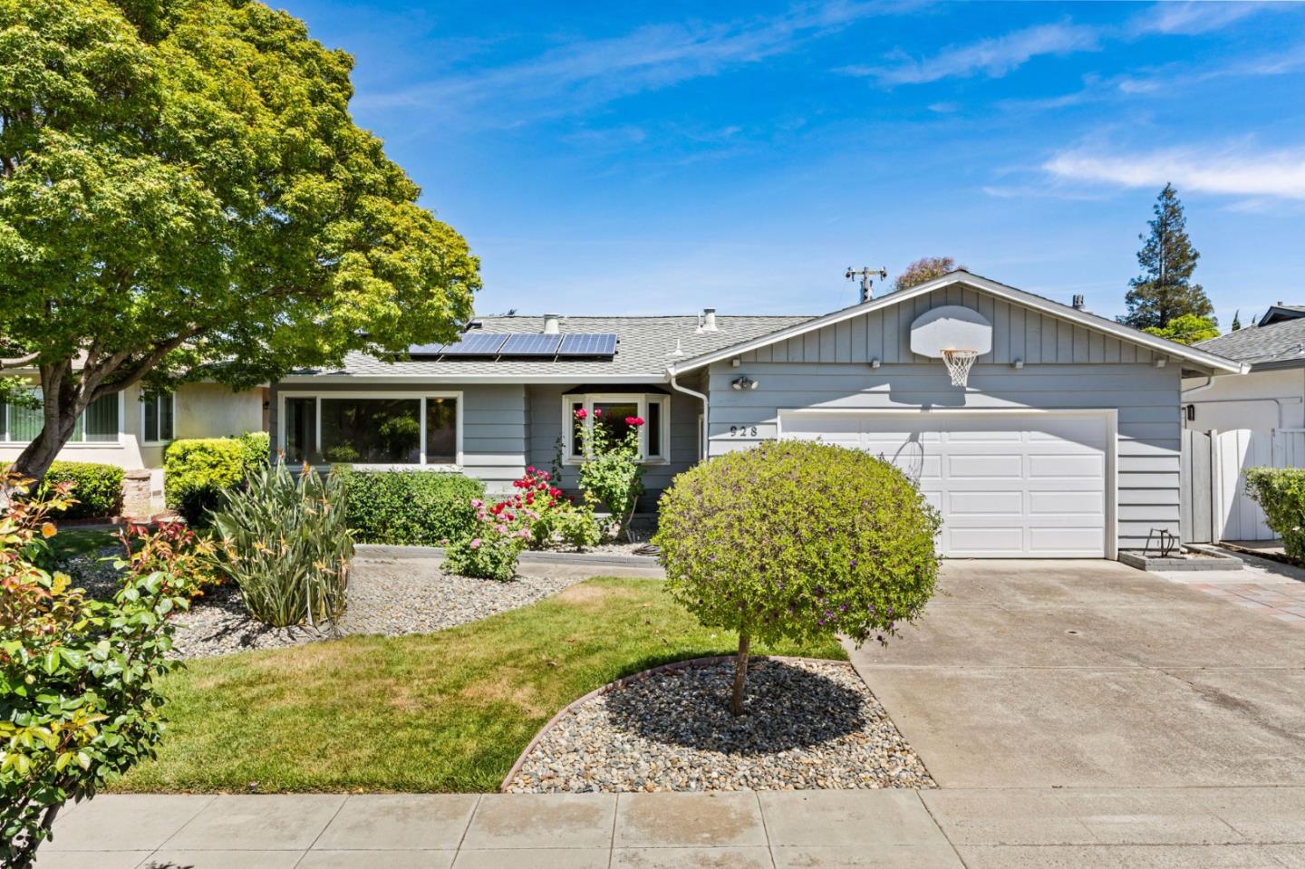 Detail Gallery Image 2 of 48 For 928 Longwood Ln, San Jose,  CA 95129 - 3 Beds | 2 Baths