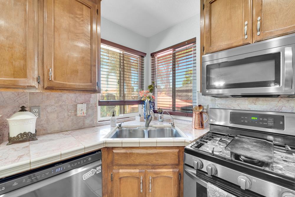 Detail Gallery Image 16 of 52 For 711 Kirkwood Ct, Los Banos,  CA 93635 - 4 Beds | 3 Baths