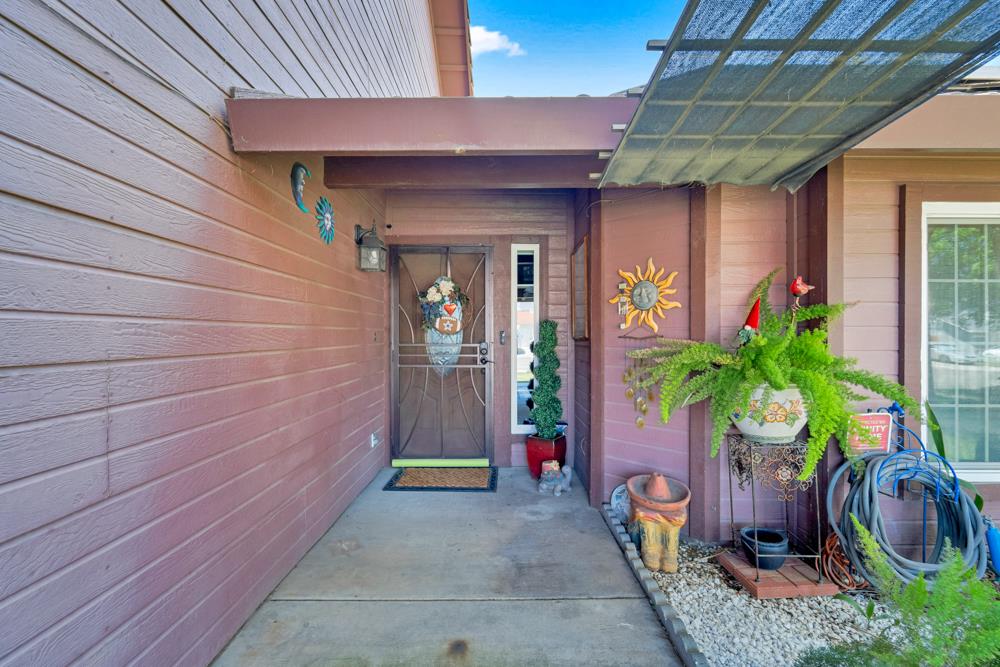 Detail Gallery Image 4 of 52 For 711 Kirkwood Ct, Los Banos,  CA 93635 - 4 Beds | 3 Baths
