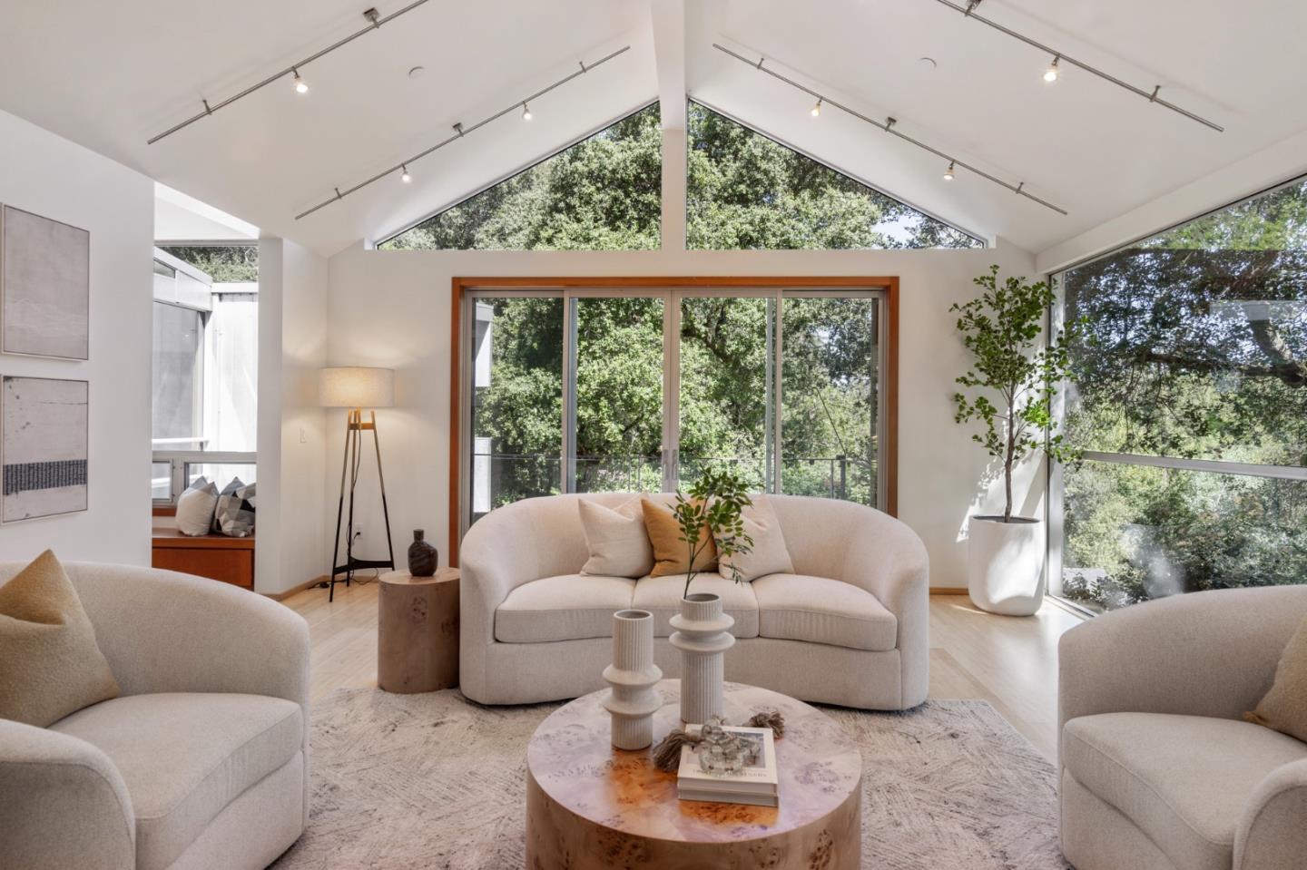 Detail Gallery Image 4 of 23 For 1005 Portola Rd, Portola Valley,  CA 94028 - 5 Beds | 3/1 Baths