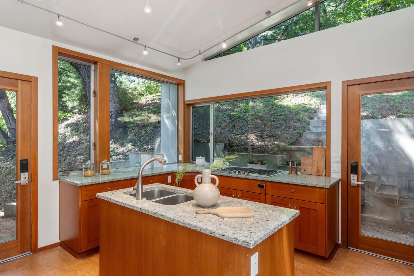 Detail Gallery Image 7 of 23 For 1005 Portola Rd, Portola Valley,  CA 94028 - 5 Beds | 3/1 Baths