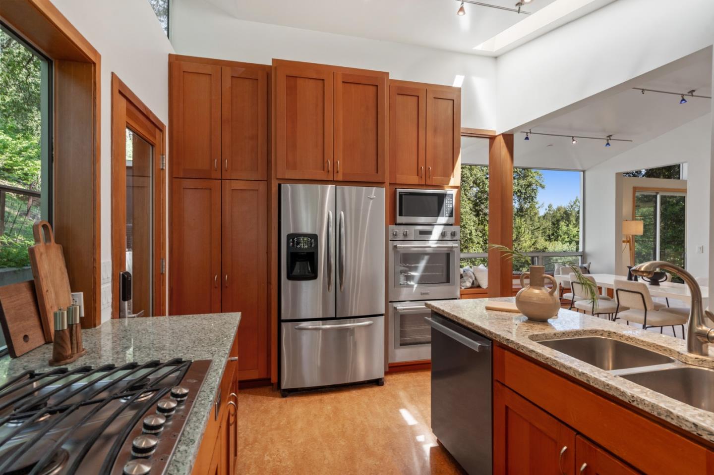 Detail Gallery Image 9 of 23 For 1005 Portola Rd, Portola Valley,  CA 94028 - 5 Beds | 3/1 Baths