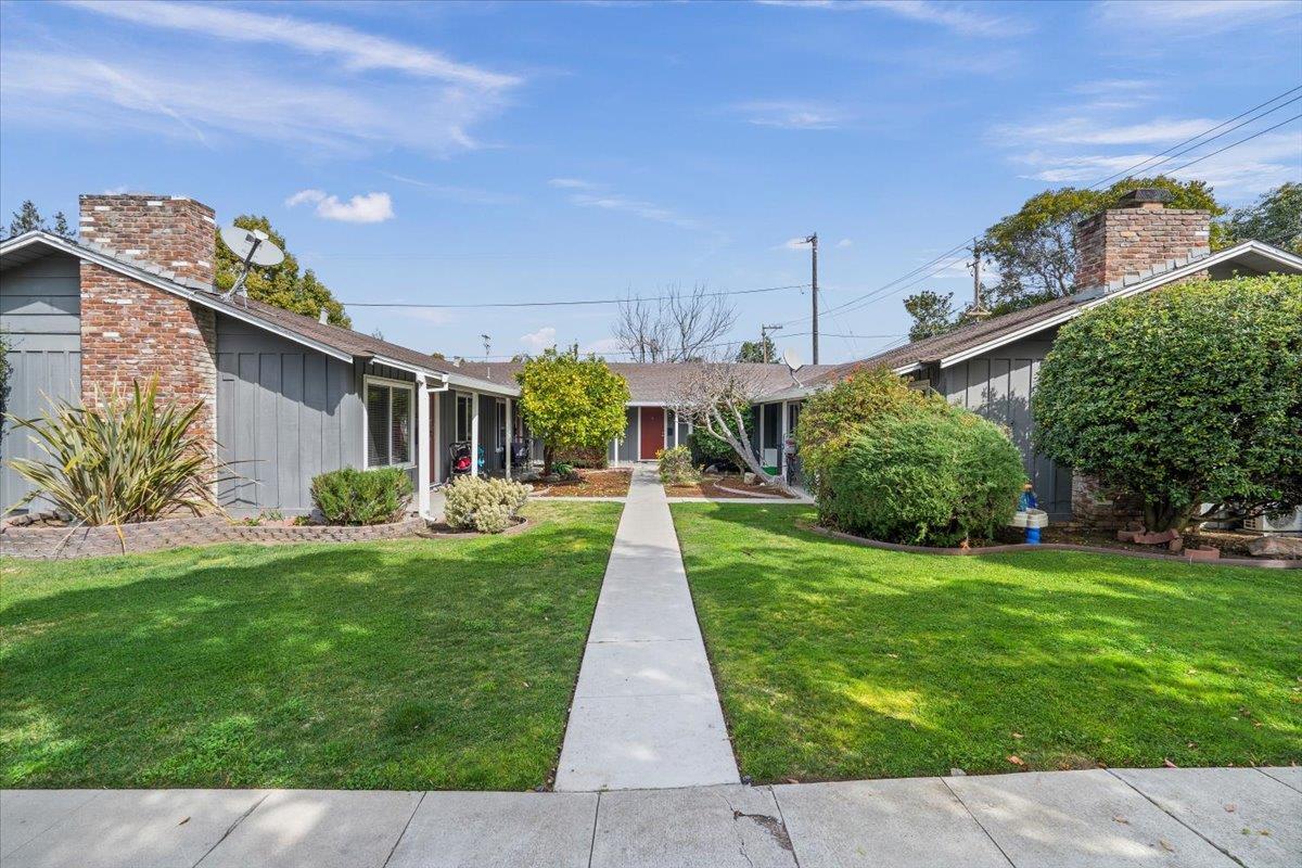 Detail Gallery Image 1 of 16 For 220 Loreto St, Mountain View,  CA 94041 - 2 Beds | 2 Baths