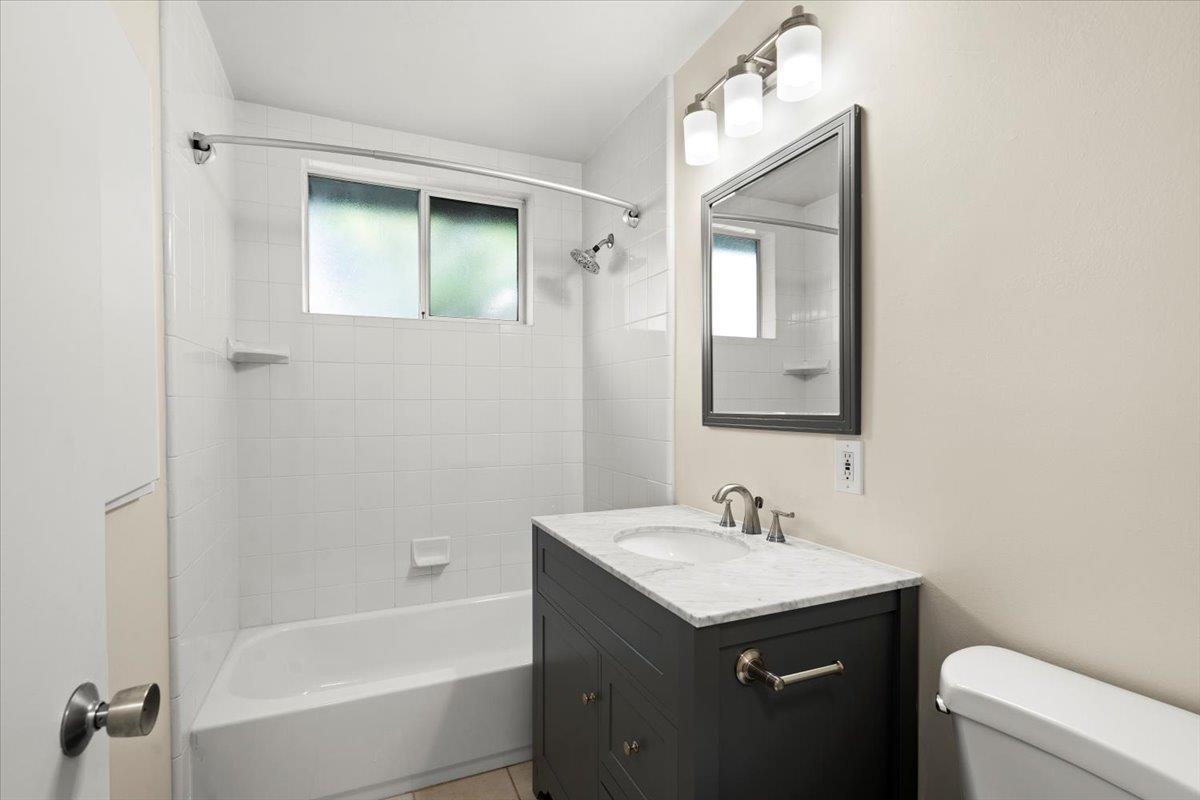 Detail Gallery Image 9 of 16 For 220 Loreto St, Mountain View,  CA 94041 - 2 Beds | 2 Baths