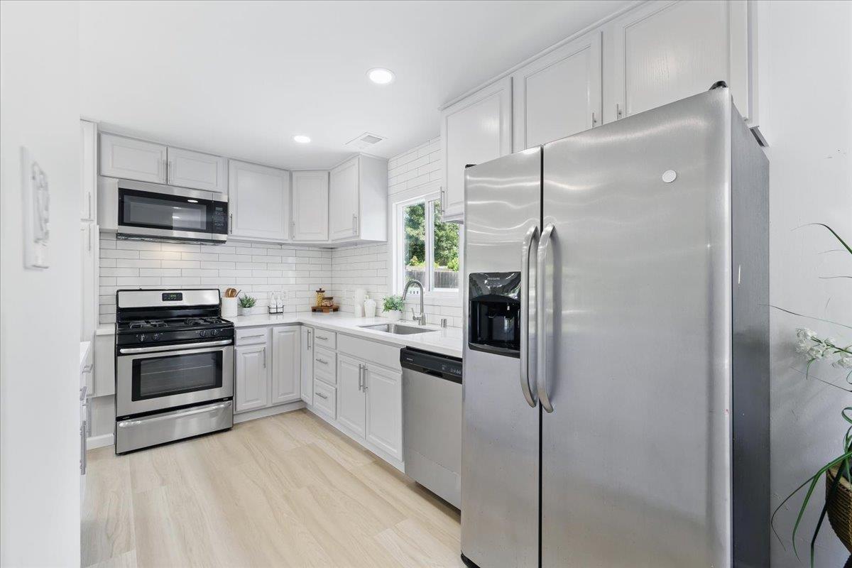 Detail Gallery Image 12 of 48 For 571 Hamilton Ave, Menlo Park,  CA 94025 - 3 Beds | 2 Baths