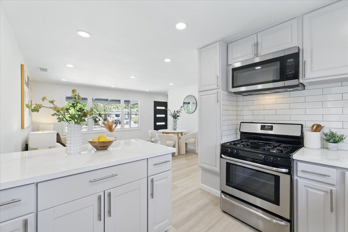 Detail Gallery Image 13 of 48 For 571 Hamilton Ave, Menlo Park,  CA 94025 - 3 Beds | 2 Baths