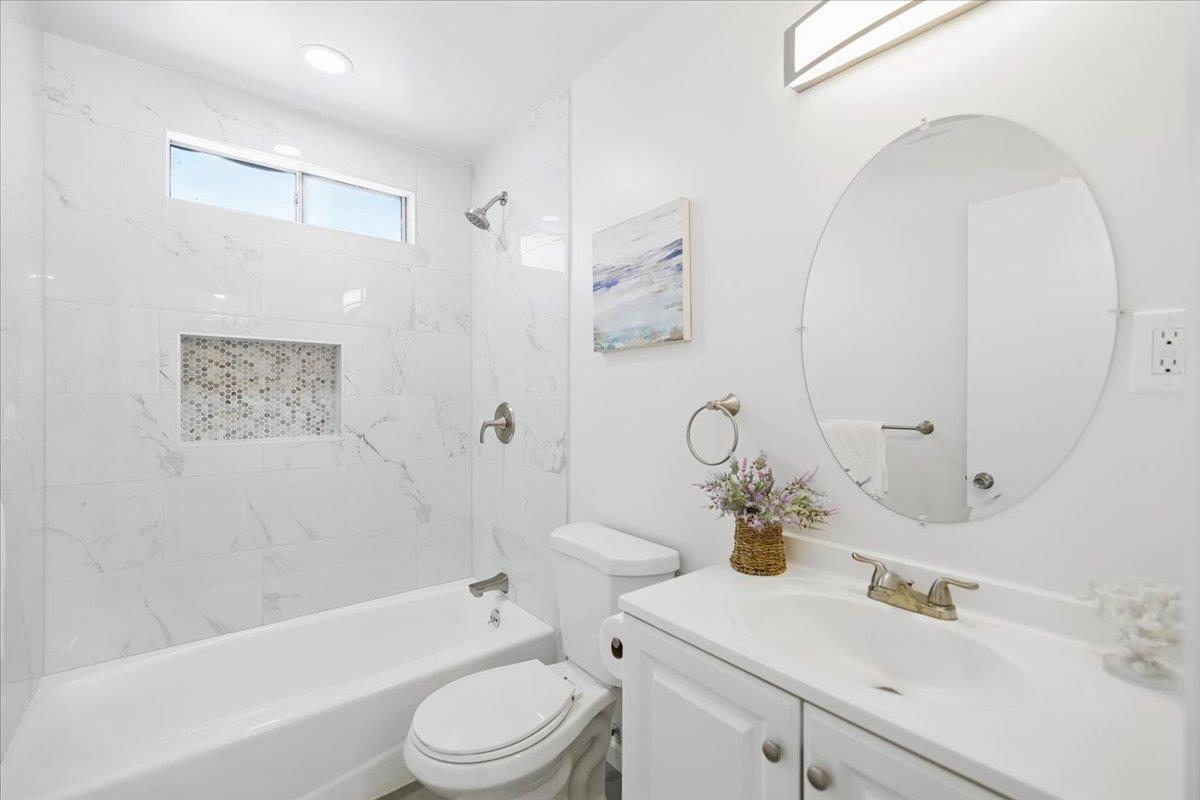Detail Gallery Image 18 of 48 For 571 Hamilton Ave, Menlo Park,  CA 94025 - 3 Beds | 2 Baths